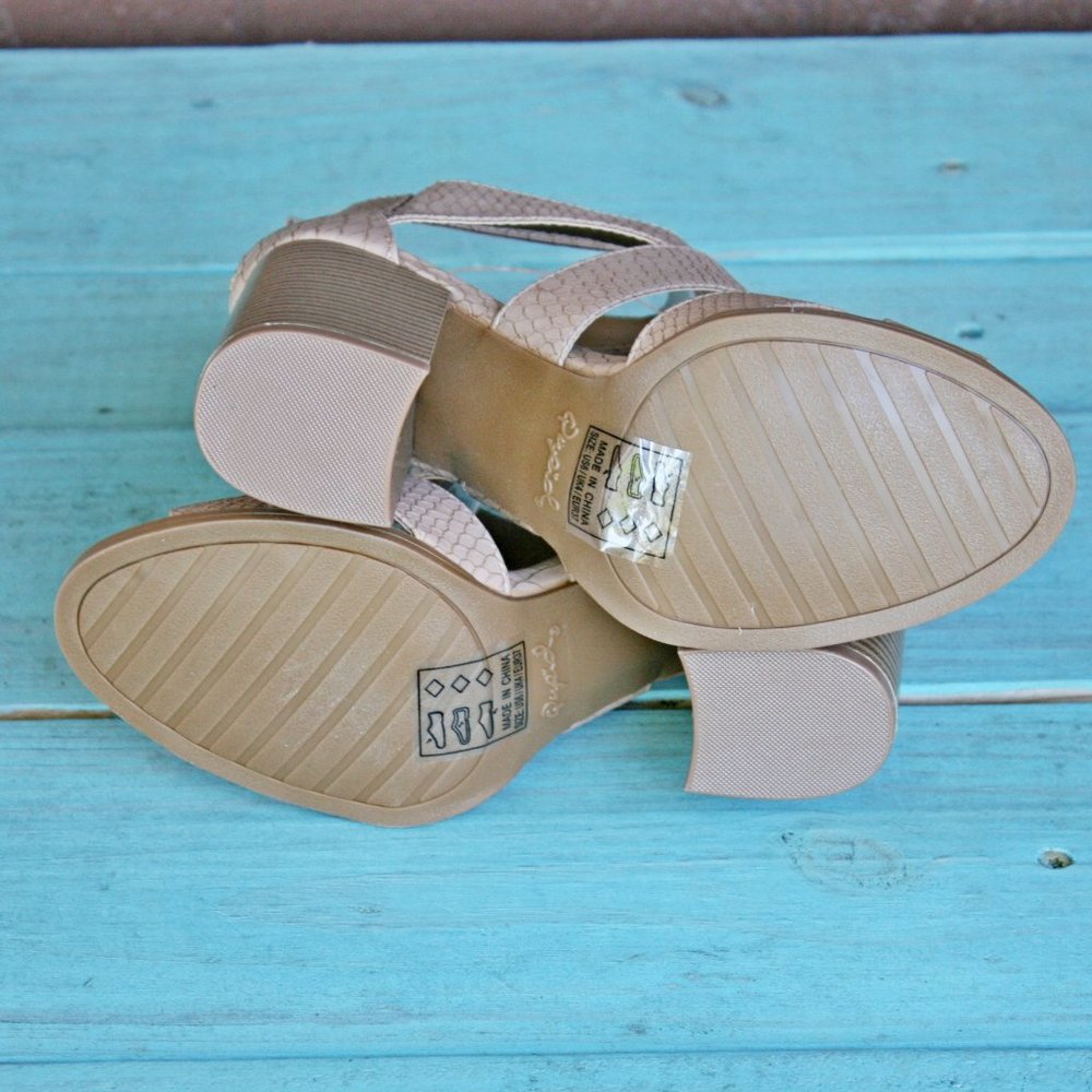 Qupid Heeled Sandals Tan Brown Strappy Snake Print - Picture 8 of 8